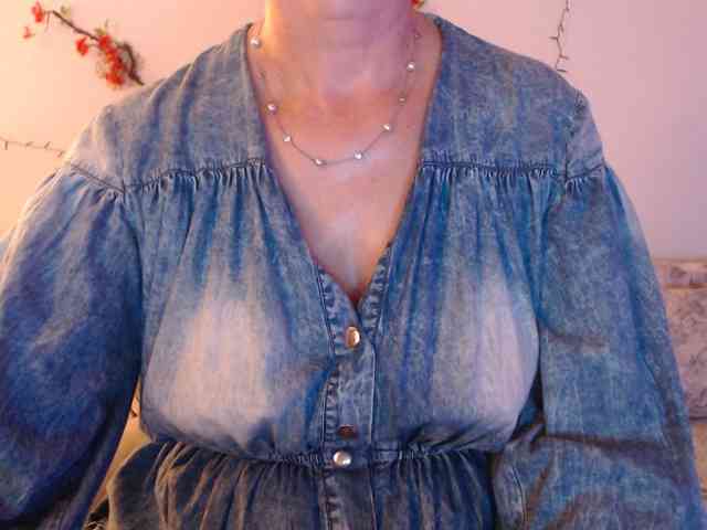 goodSnowQueen webcam