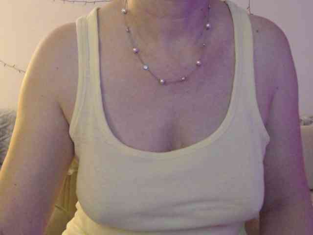 goodSnowQueen webcam