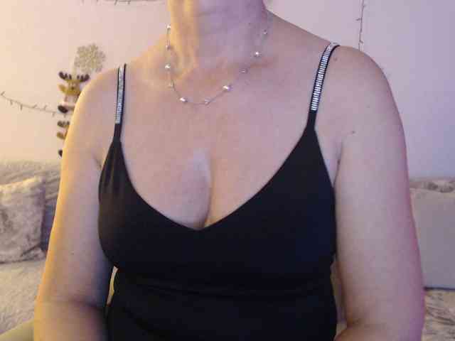 goodSnowQueen webcam