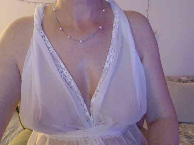 goodSnowQueen webcam