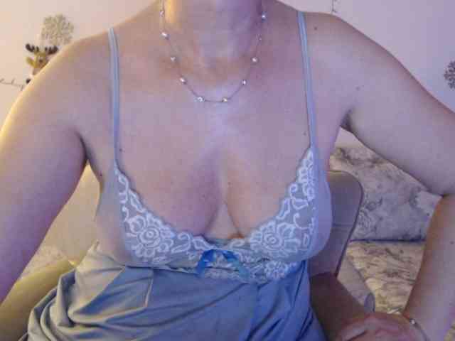 goodSnowQueen webcam