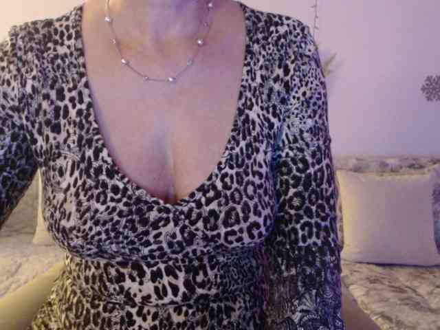 goodSnowQueen webcam