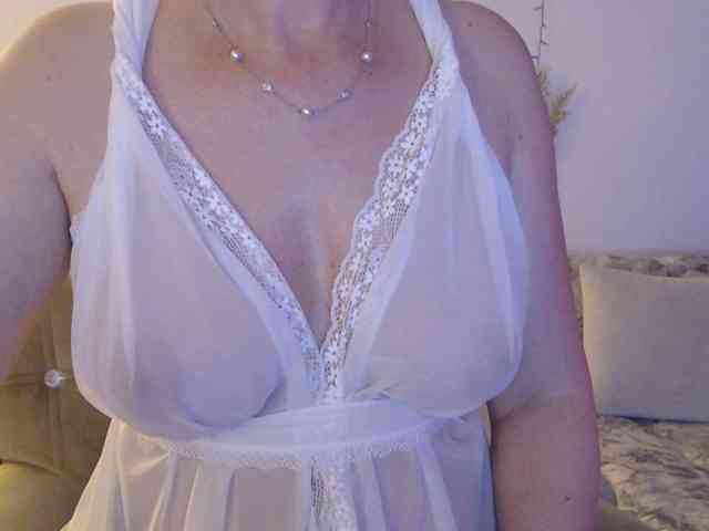 goodSnowQueen webcam