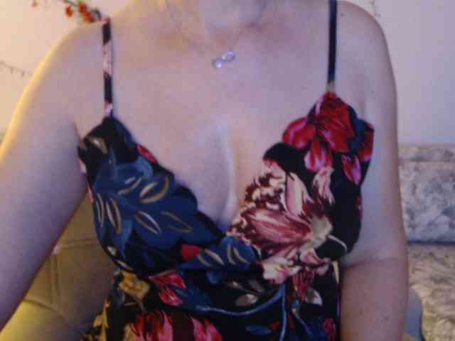 goodSnowQueen webcam