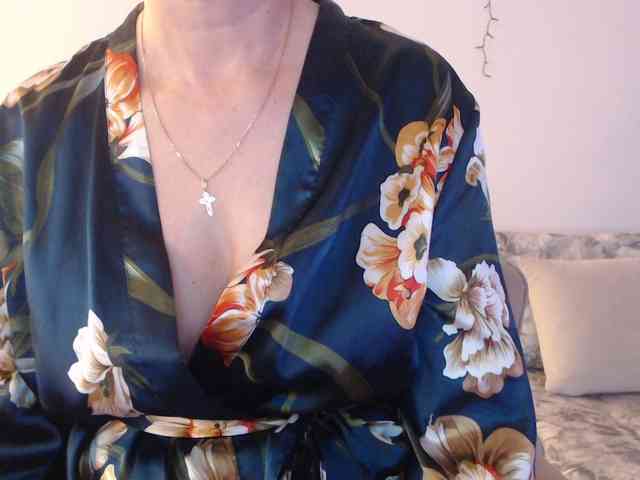 goodSnowQueen webcam