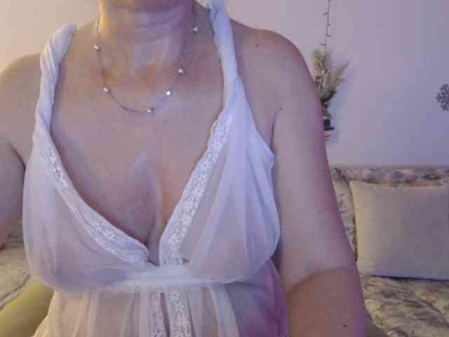 goodSnowQueen webcam