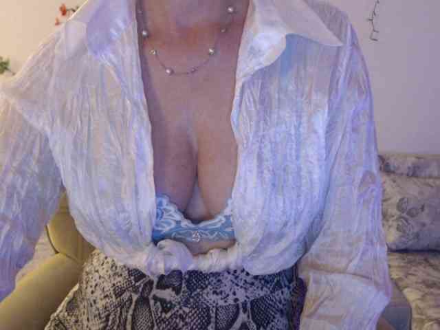 goodSnowQueen webcam