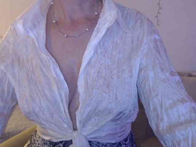 goodSnowQueen webcam