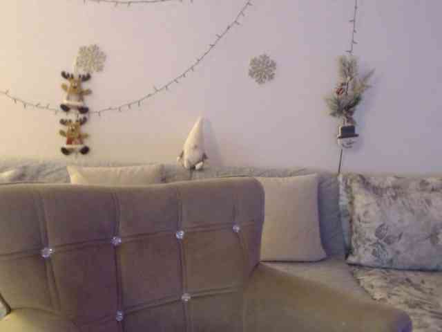 goodSnowQueen webcam