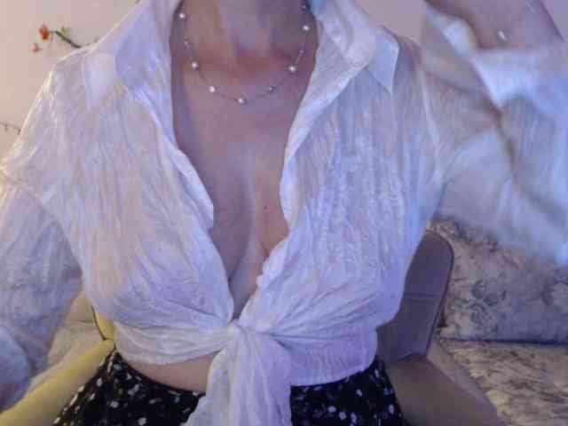 goodSnowQueen webcam