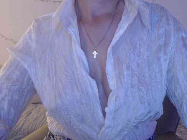 goodSnowQueen webcam