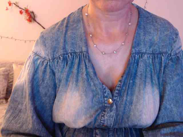 goodSnowQueen webcam