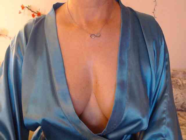 goodSnowQueen webcam
