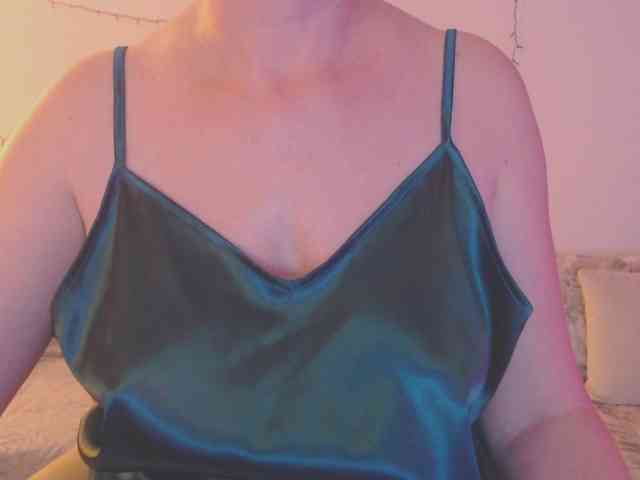 goodSnowQueen webcam