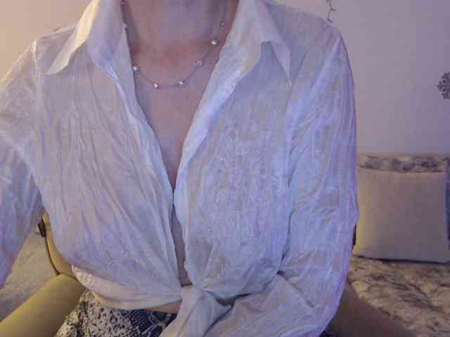 goodSnowQueen webcam