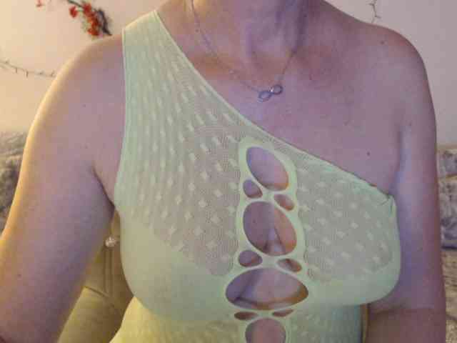 goodSnowQueen webcam