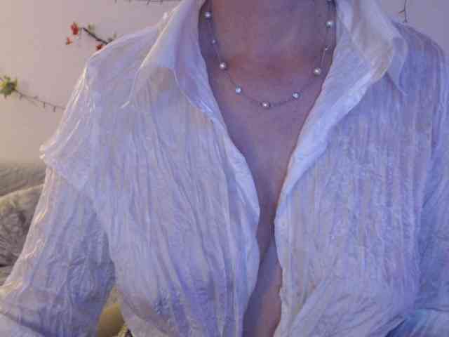 goodSnowQueen webcam