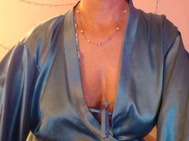 goodSnowQueen webcam