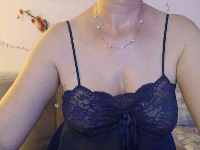 goodSnowQueen webcam