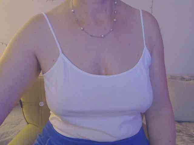 goodSnowQueen webcam