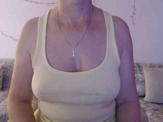 goodSnowQueen webcam