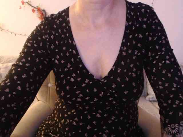 goodSnowQueen webcam