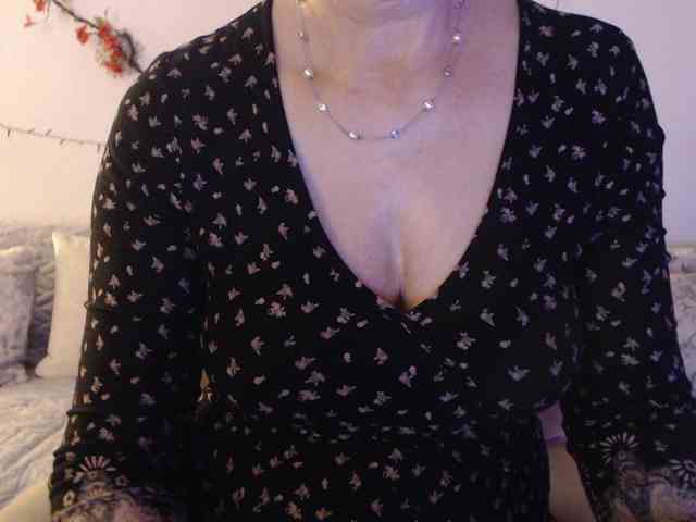 goodSnowQueen webcam