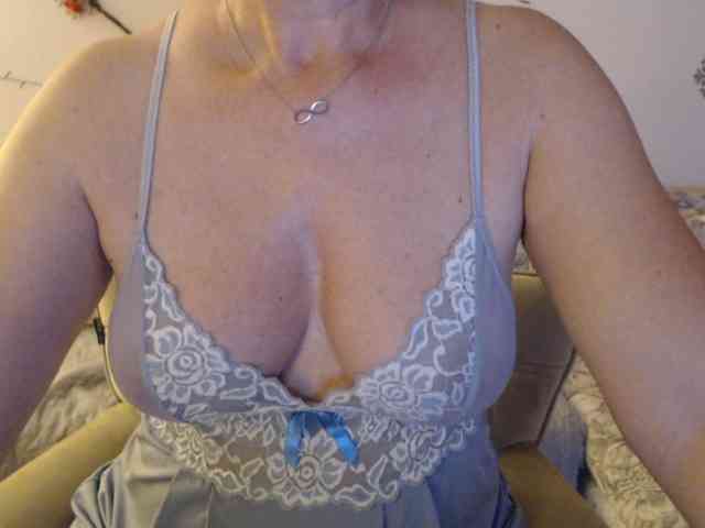goodSnowQueen webcam