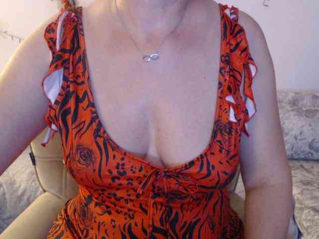 goodSnowQueen webcam