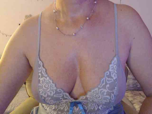 goodSnowQueen webcam