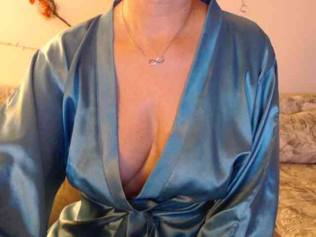 goodSnowQueen webcam