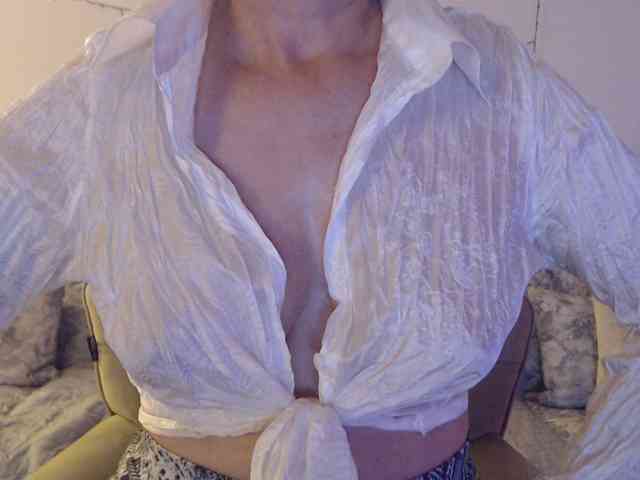 goodSnowQueen webcam