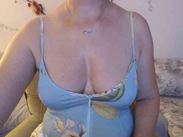 goodSnowQueen webcam