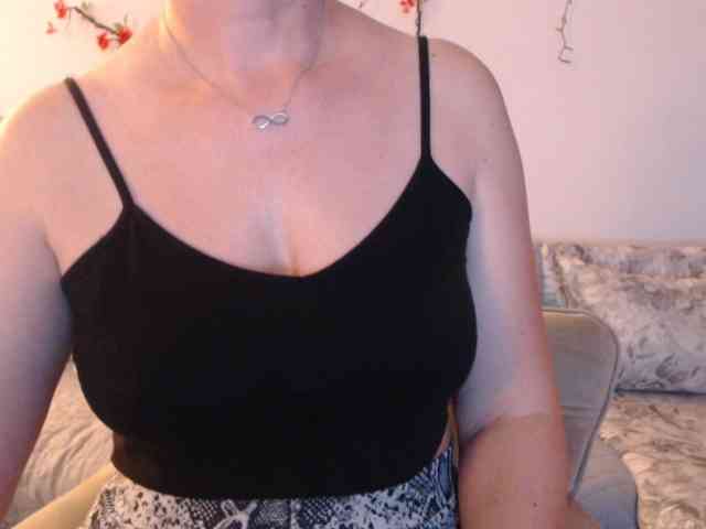 goodSnowQueen webcam
