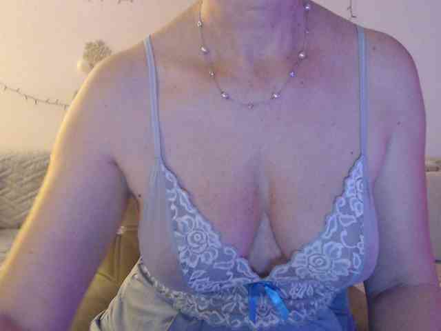 goodSnowQueen webcam