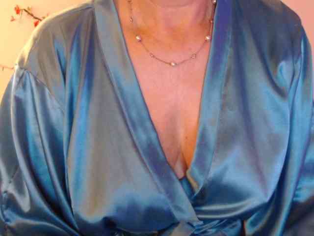 goodSnowQueen webcam