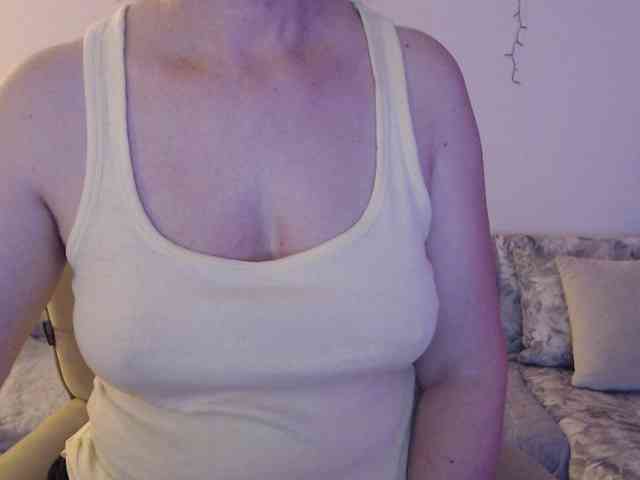 goodSnowQueen webcam