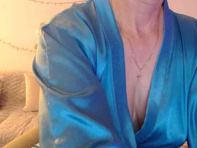 goodSnowQueen webcam