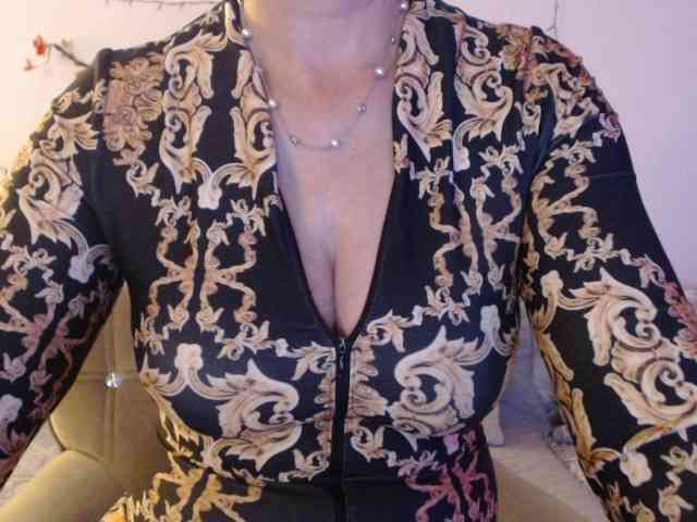 goodSnowQueen webcam