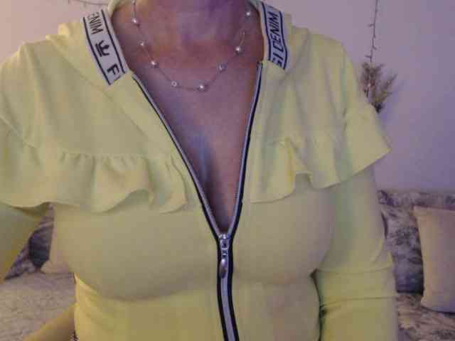 goodSnowQueen webcam