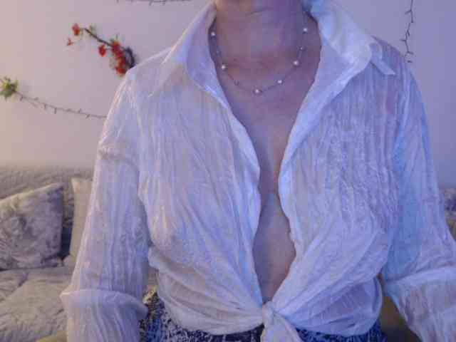 goodSnowQueen webcam