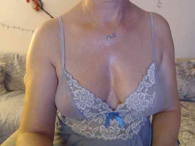 goodSnowQueen webcam