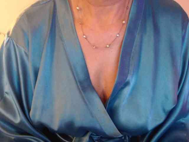 goodSnowQueen webcam