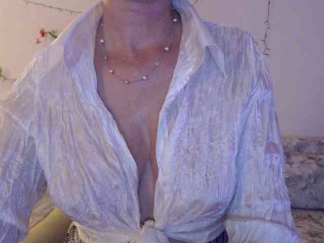 goodSnowQueen webcam