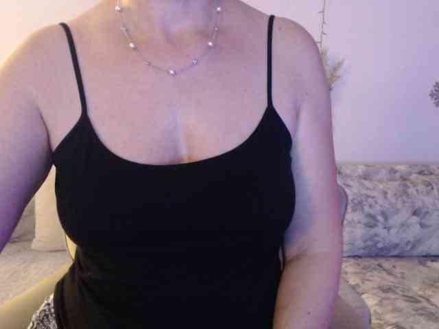 goodSnowQueen webcam