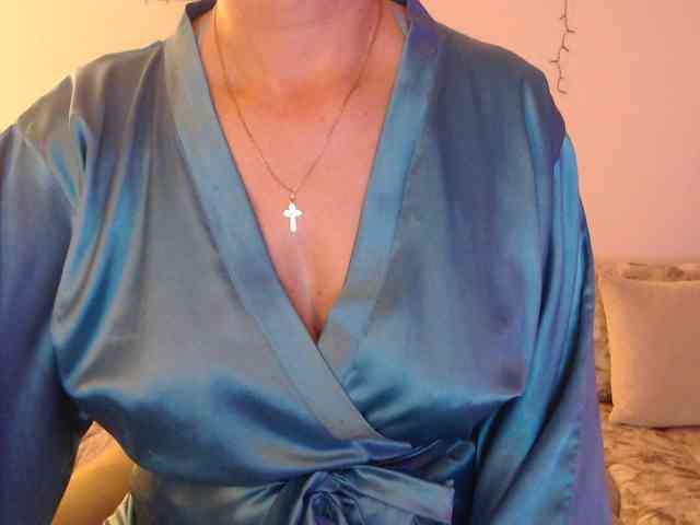 goodSnowQueen webcam