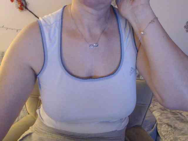 goodSnowQueen webcam
