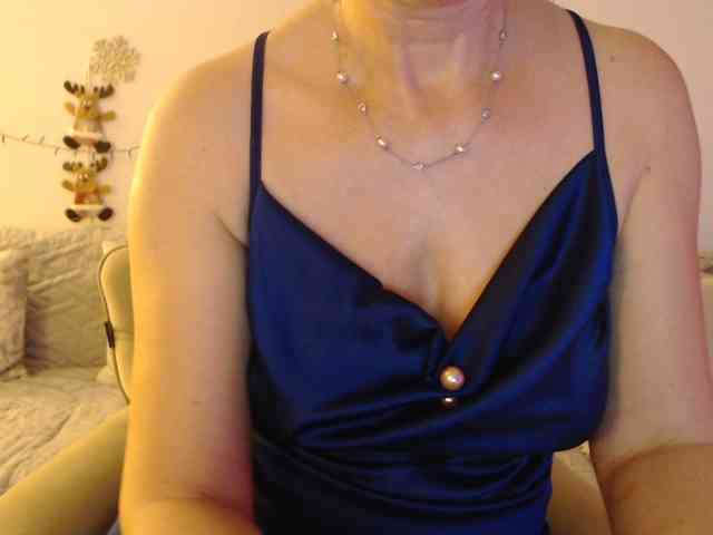 goodSnowQueen goodSnowQueen