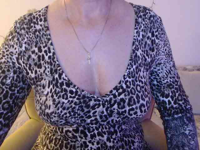 goodSnowQueen goodSnowQueen