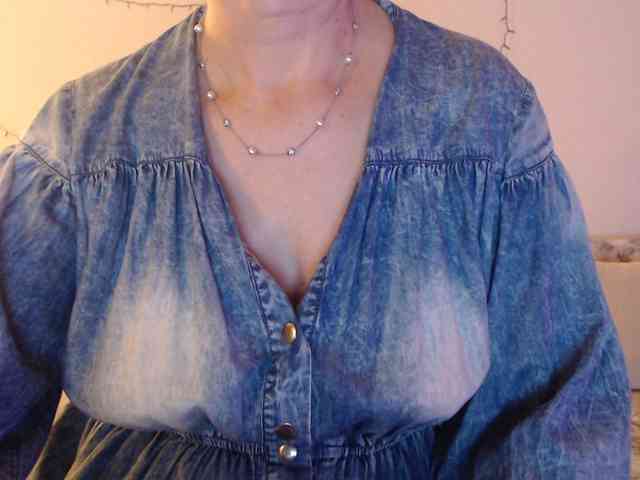 goodSnowQueen webcam